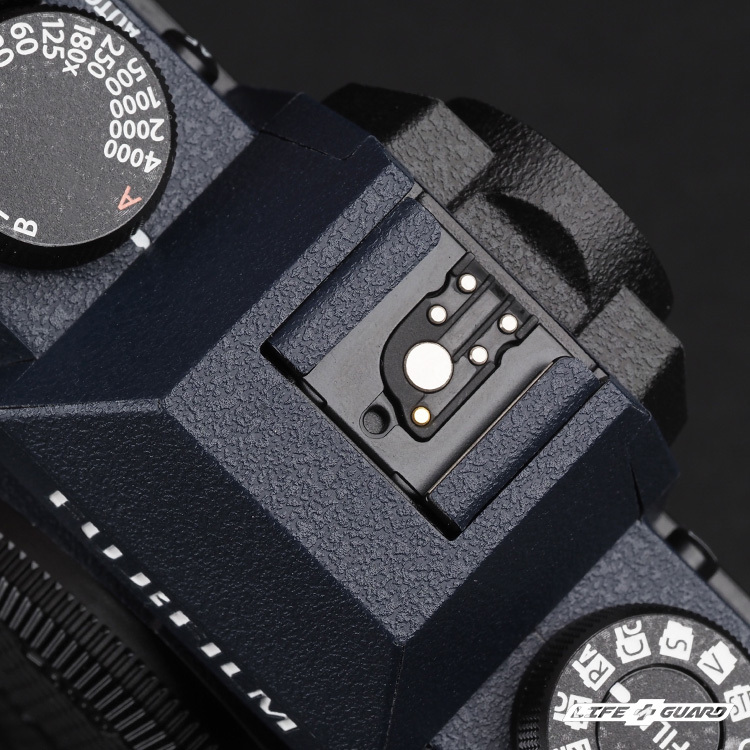 砂紋藍貼膜質感特寫，LIFE+GUARD 設計風格