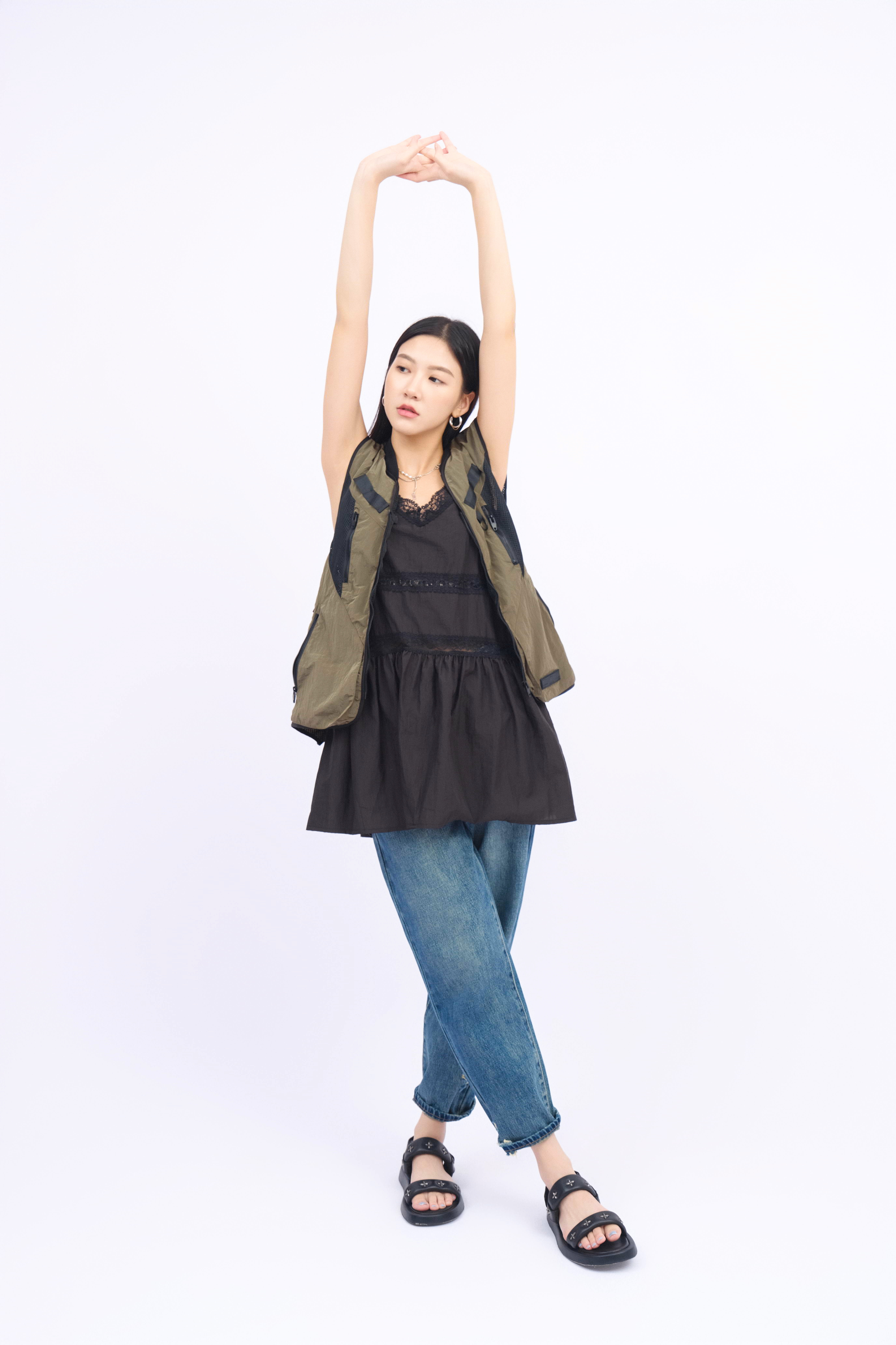 造型 1078（背心外套＋上衣＋牛仔褲）