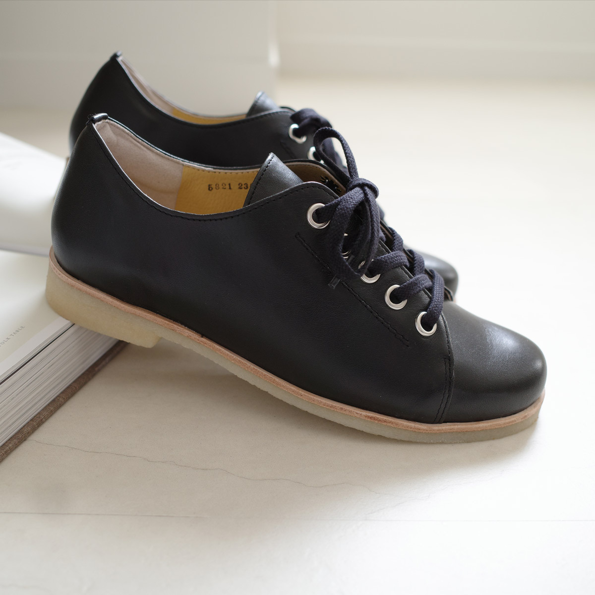 APROF 女用中性風格地球永續綁帶休閒鞋