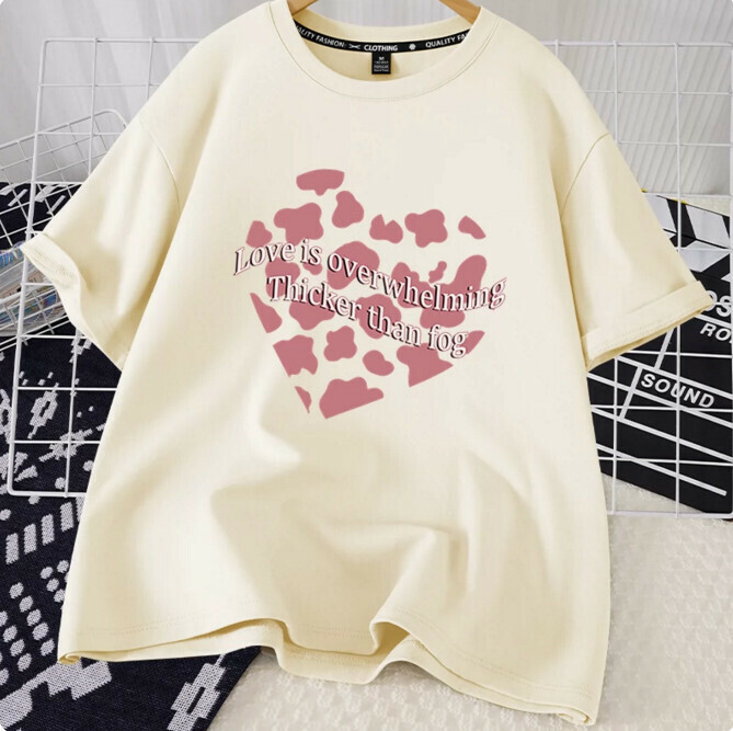 Casual loose short-sleeved T-shirt (beige strawberry wedges S-2XL) (contact customer service to confirm the shipping size after placing an order)】