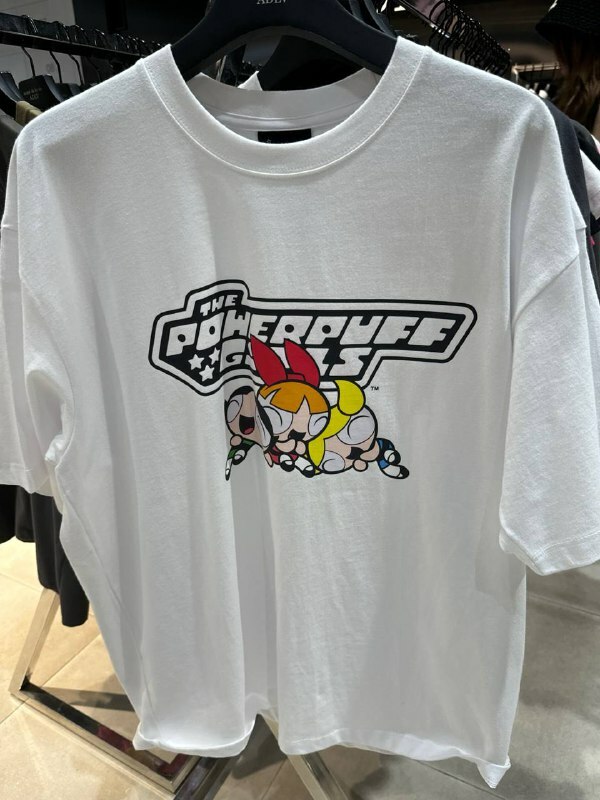 [S] ADLV THE POWERPUFF GIRLS X ACMEDELAVIE LOGO T-SHIRTS,WHITE [PO DELIVERY TIME 6-8WEEKS], ADLV24SS-SSLGPG-WHT [FINAL SALE] (SAV312)