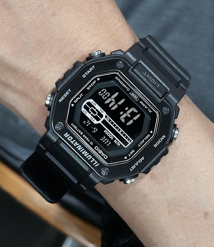 萬年鐘錶 - 卡西歐  CASIO  卡西歐  方形經典款數位顯示電子錶  MWD-110HB-1BV 錶徑 : 47.2MM