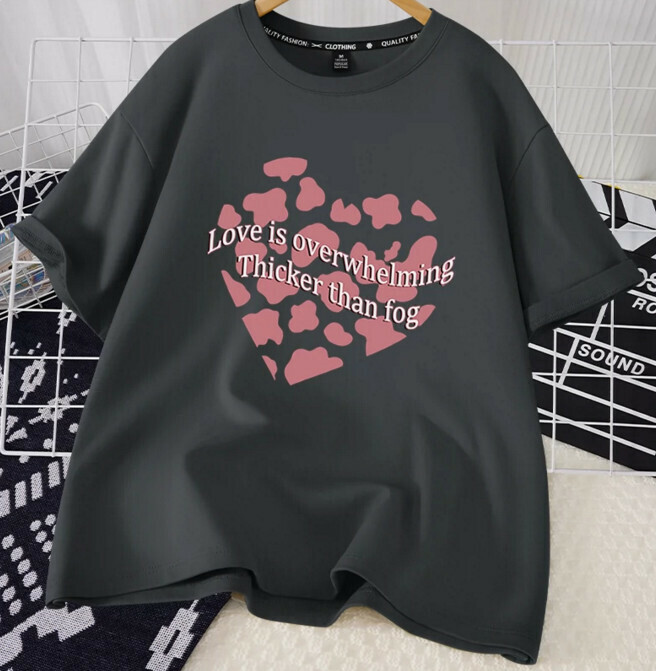 Casual loose short-sleeved T-shirt (quiet gray strawberry wedges S-2XL size) (contact customer service to confirm the shipping size after placing an order)】