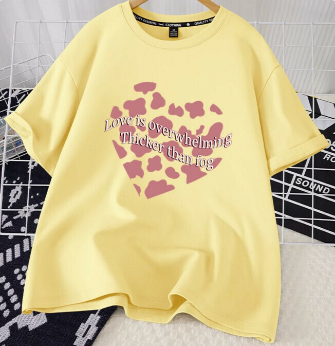 Casual loose short-sleeved T-shirt (cream strawberry wedges S-2XL) (contact customer service to confirm the shipping size after placing an order)】