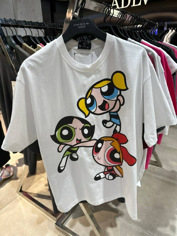 [S] ADLV THE POWERPUFF X ACMEDELAVIE BIG PRINTING ARTWORK,WHITE [PO DELIVERY TIME 6-8WEEKS], ADLV24SS-SSBAPG-WHT1 (SAV316)