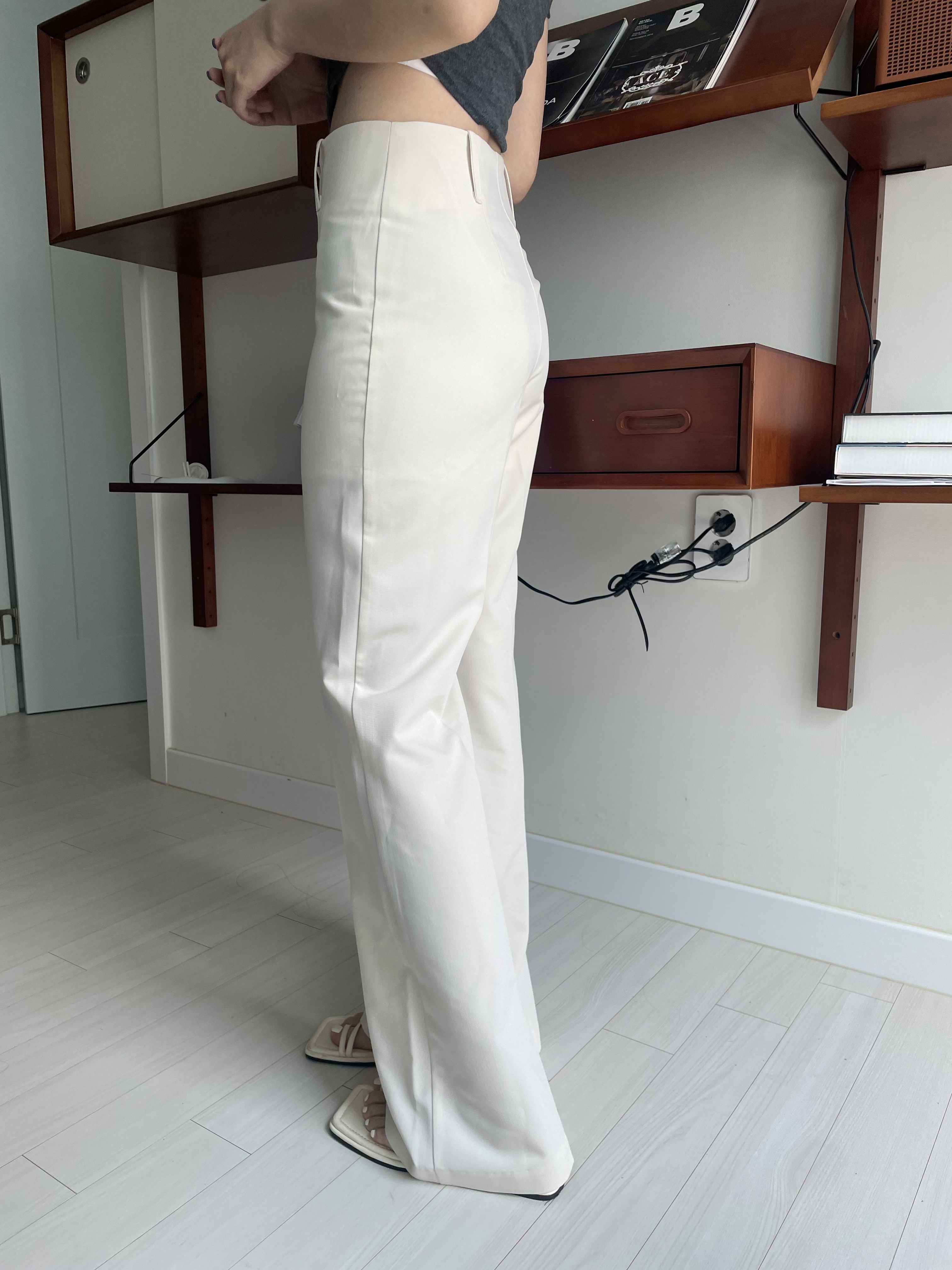 (現貨) 舒適薄身垂感小喇叭西褲 P0702 (杏S)