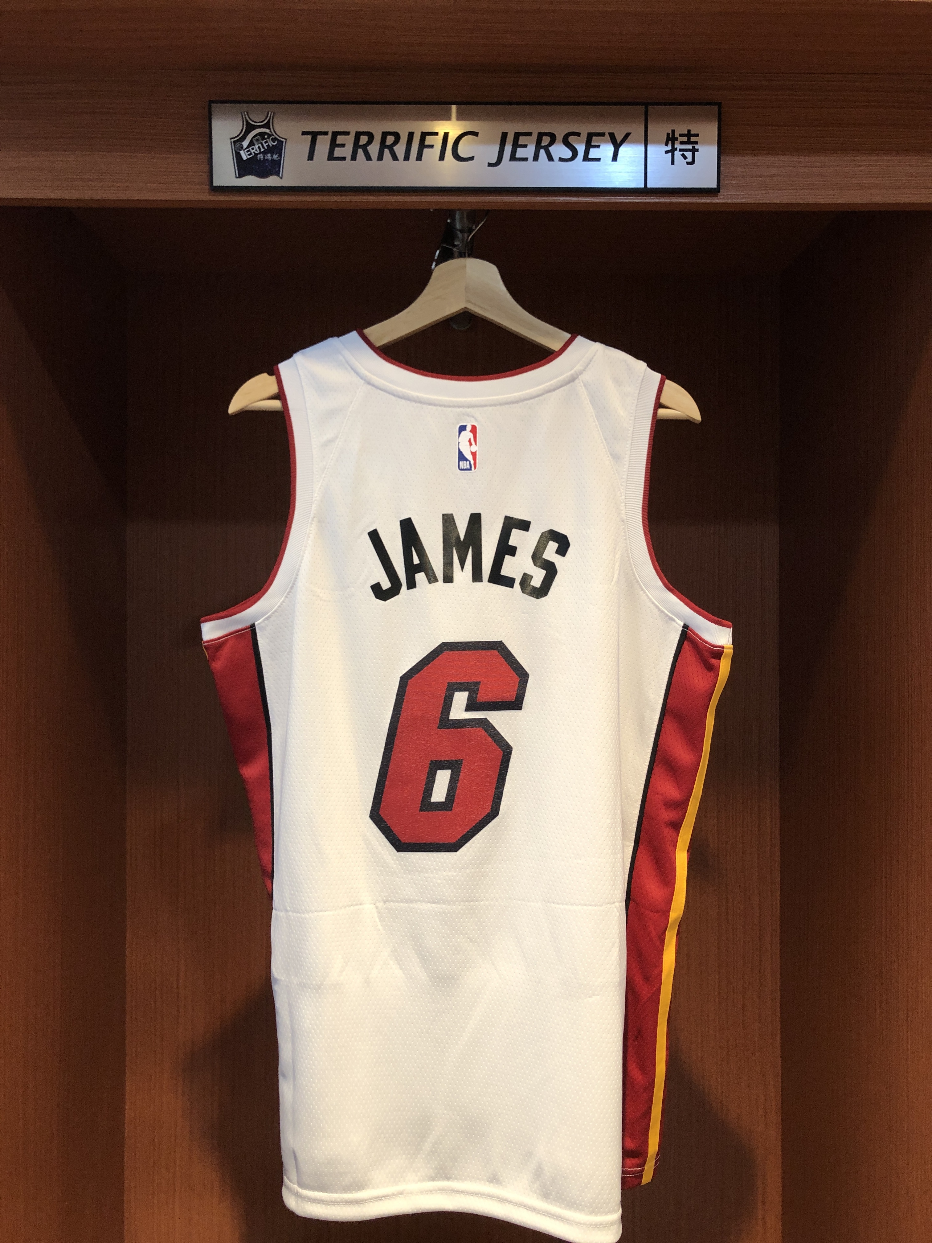 NBA球衣 Lebron James 邁阿密熱火白 Association Nike Swingman 球迷版 熱轉印 含贊助商 全新