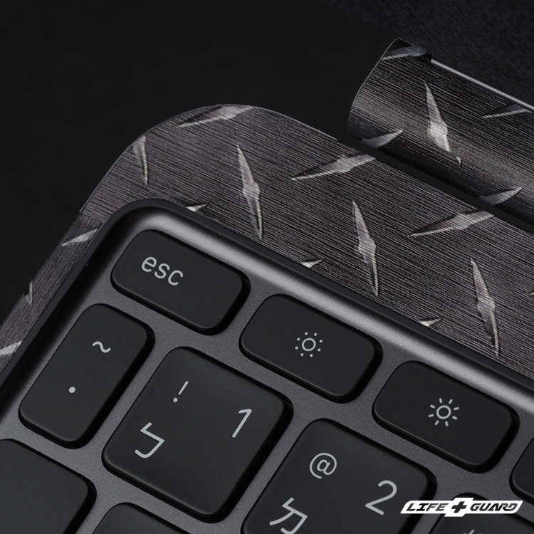 鋼板貼膜質感特寫，LIFE+GUARD 設計風格