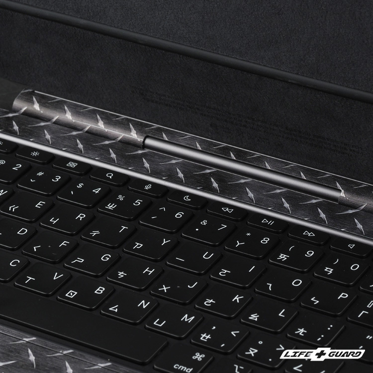 鋼板貼膜質感特寫，LIFE+GUARD 設計風格