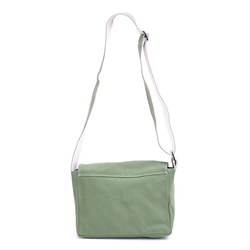 May 蘑菇經典小書包，帆布雙肩背設計，搭配內外收納袋，輕巧實用適合日常通勤與學生使用