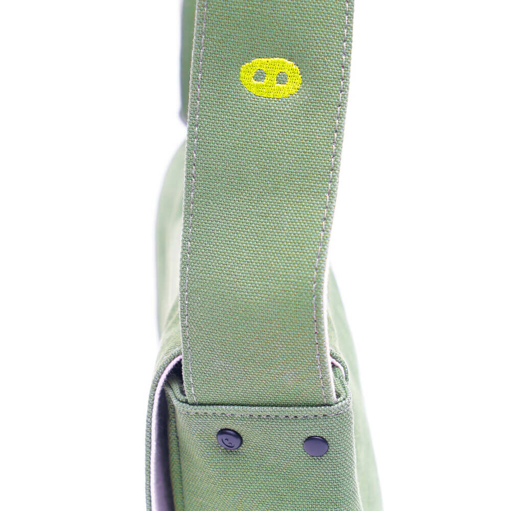 May 蘑菇經典小書包，帆布雙肩背設計，搭配內外收納袋，輕巧實用適合日常通勤與學生使用