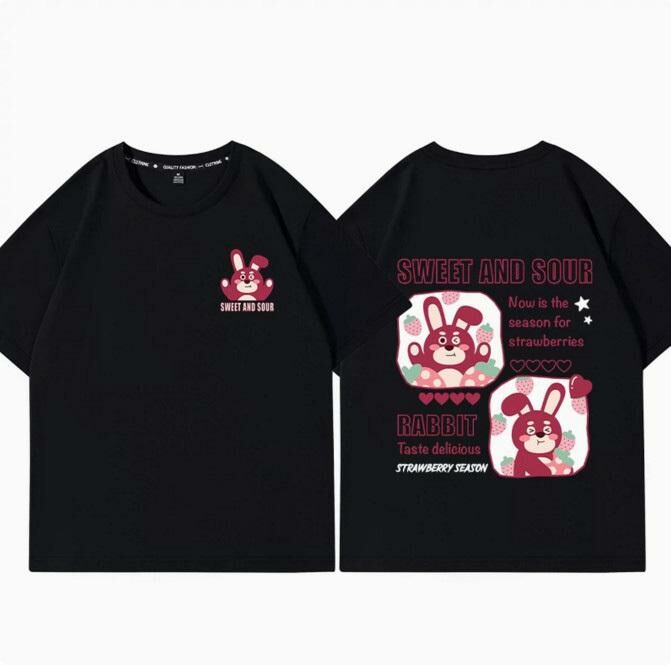Casual loose short-sleeved T-shirt (black sweet and sour strawberry season S-2XL size) (contact customer service to confirm the shipping size after placing an order)】