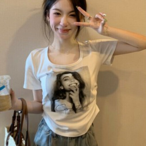Square Neck Portrait Print T-Shirt (White One-size)】