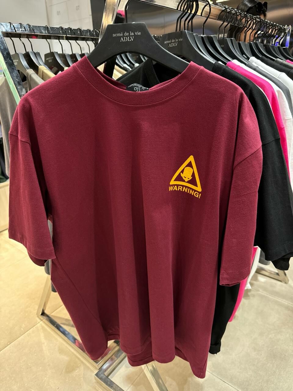 [S] ADLV POWERPUFF GIRLS MOJO JOJO ARTWORK T-SHIRT,WINE [PO DELIVERY TIME 6-8WEEKS], ADLV24SS-SSMJPG-WIN2 (SAV321)