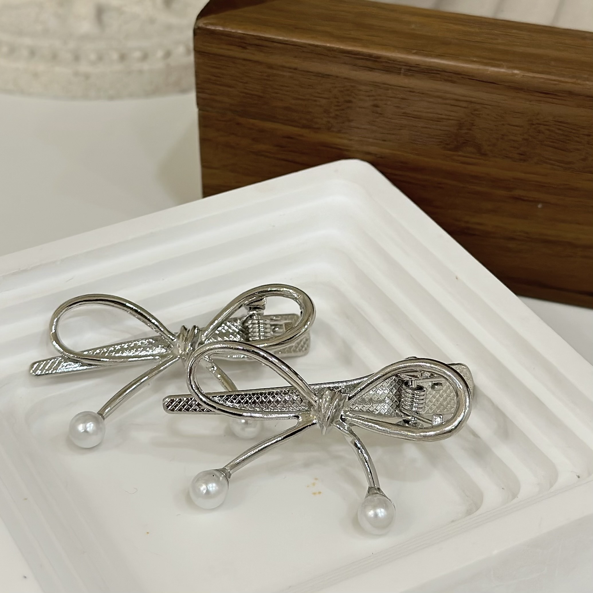 V42金屬蝴蝶結珍珠對夾（一組）