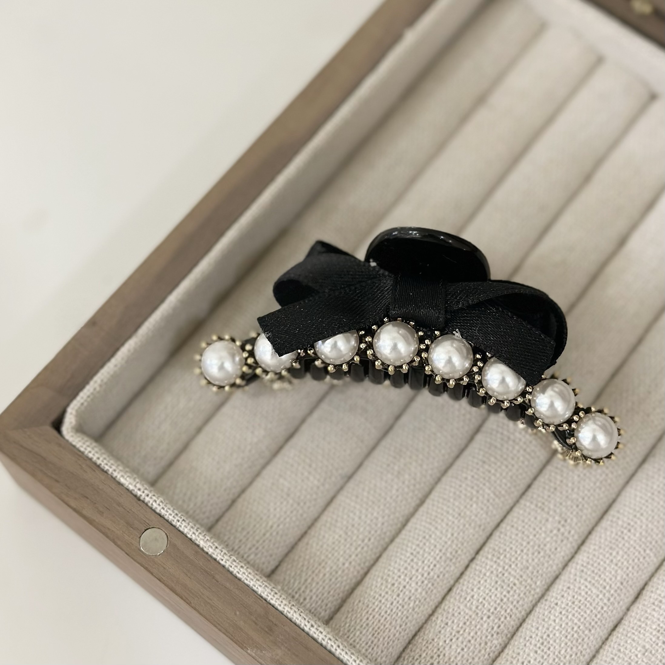 V52金邊珍珠蝴蝶結半頭夾