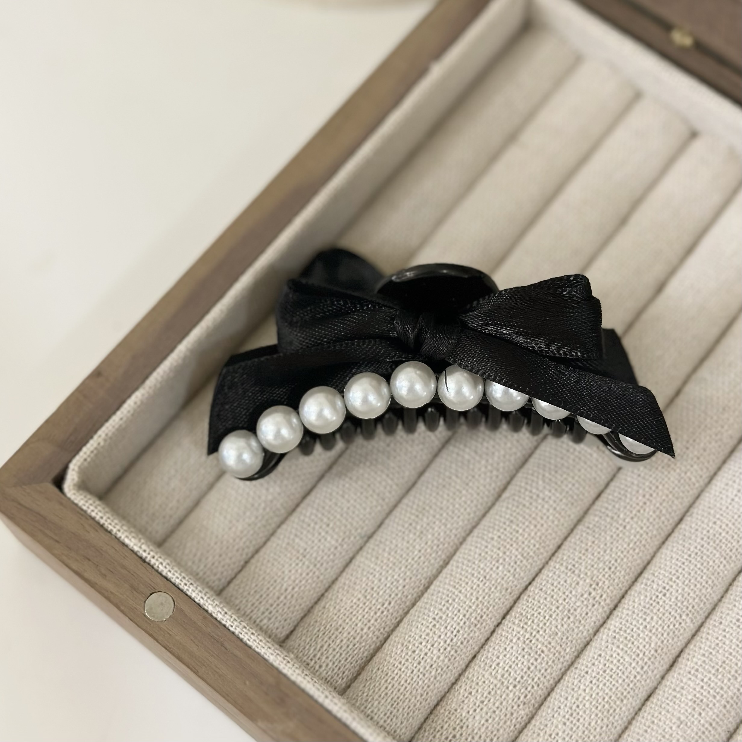 V54珍珠蝴蝶結半頭夾