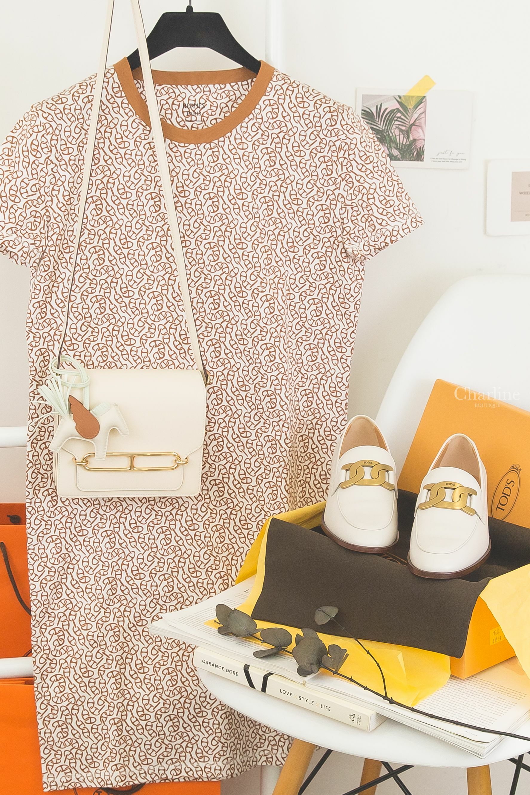 Hermès Roulis Mini 奶油白金釦,Hermès Rodeo PM Pegase 奶昔白/氣泡綠/焦糖色小飛馬,Hermès 栗棕色豬鼻子短袖洋裝,Tod's 白皮革金色鍊條木紋粗跟樂福鞋-Charline Boutique 精品代購