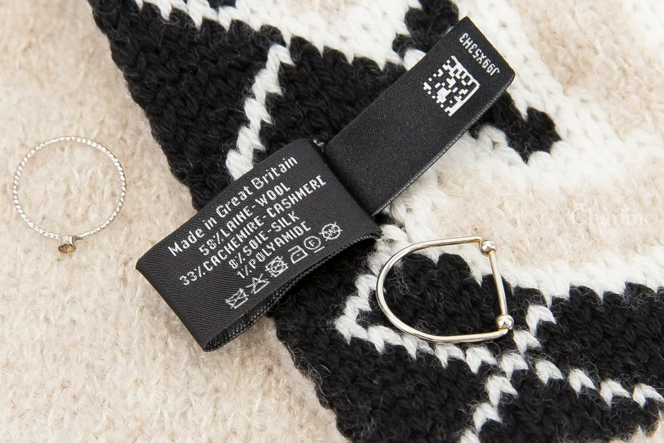 Chanel Scarf 米色底白滾邊黑色CC/黑底菱格紋白滾邊米色CC雙面羊毛混喀什米爾針織圍巾-Charline Boutique 精品代購