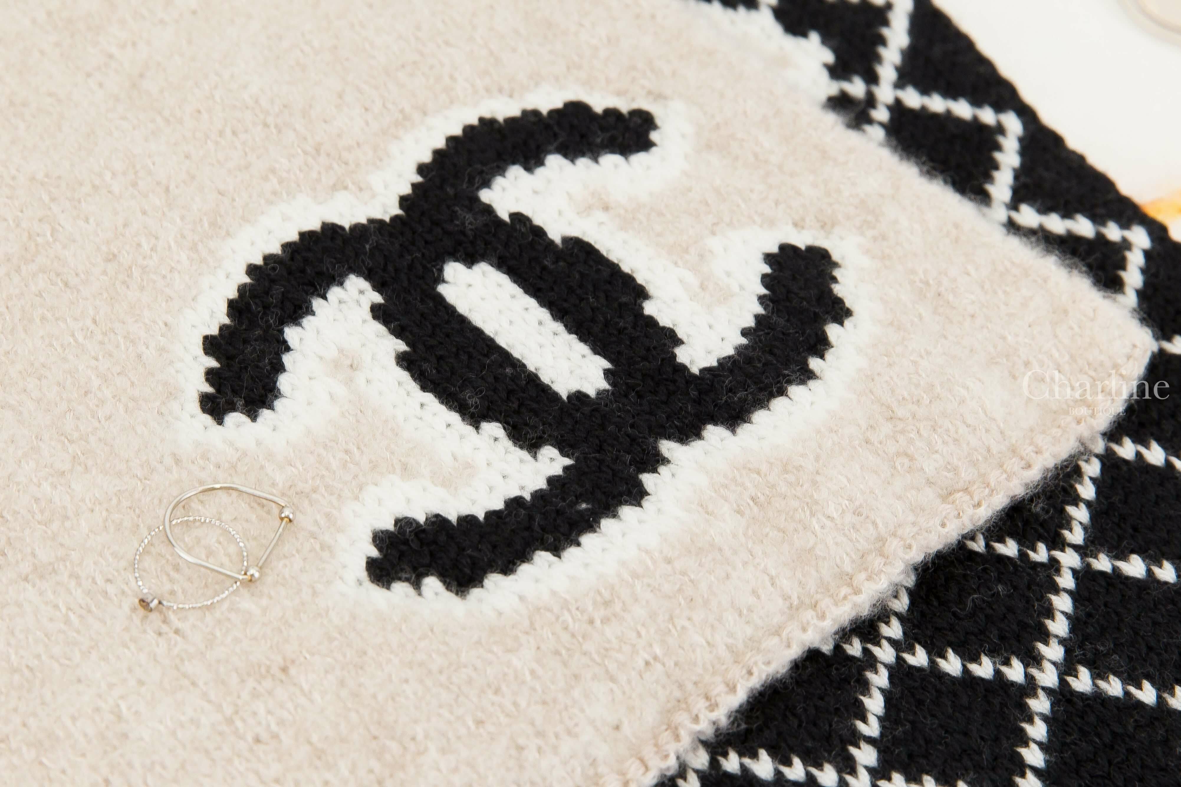 Chanel Scarf 米色底白滾邊黑色CC/黑底菱格紋白滾邊米色CC雙面羊毛混喀什米爾針織圍巾