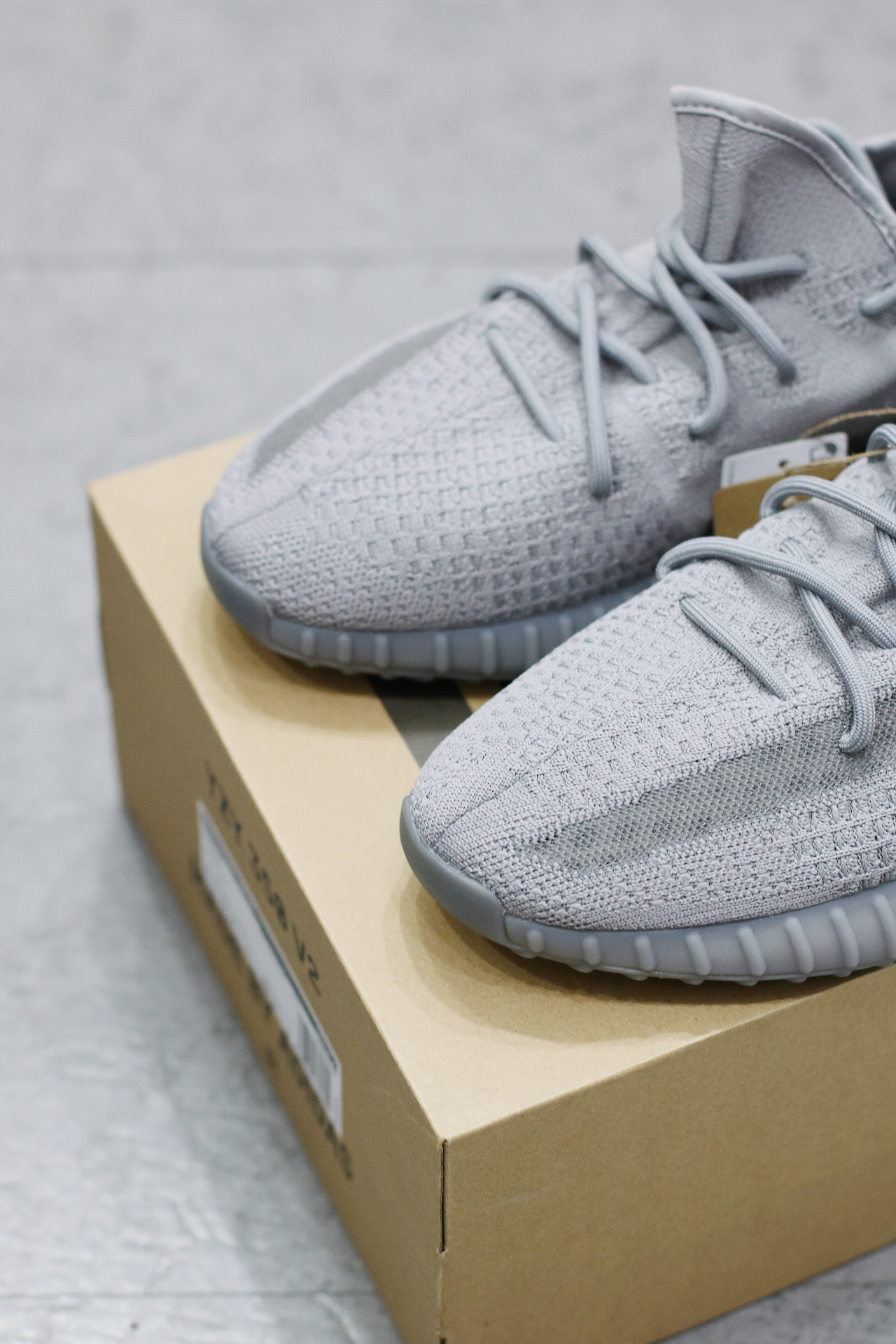 （預訂）Adidas Yeezy Boost 350 V2 Steel Grey   IF3219