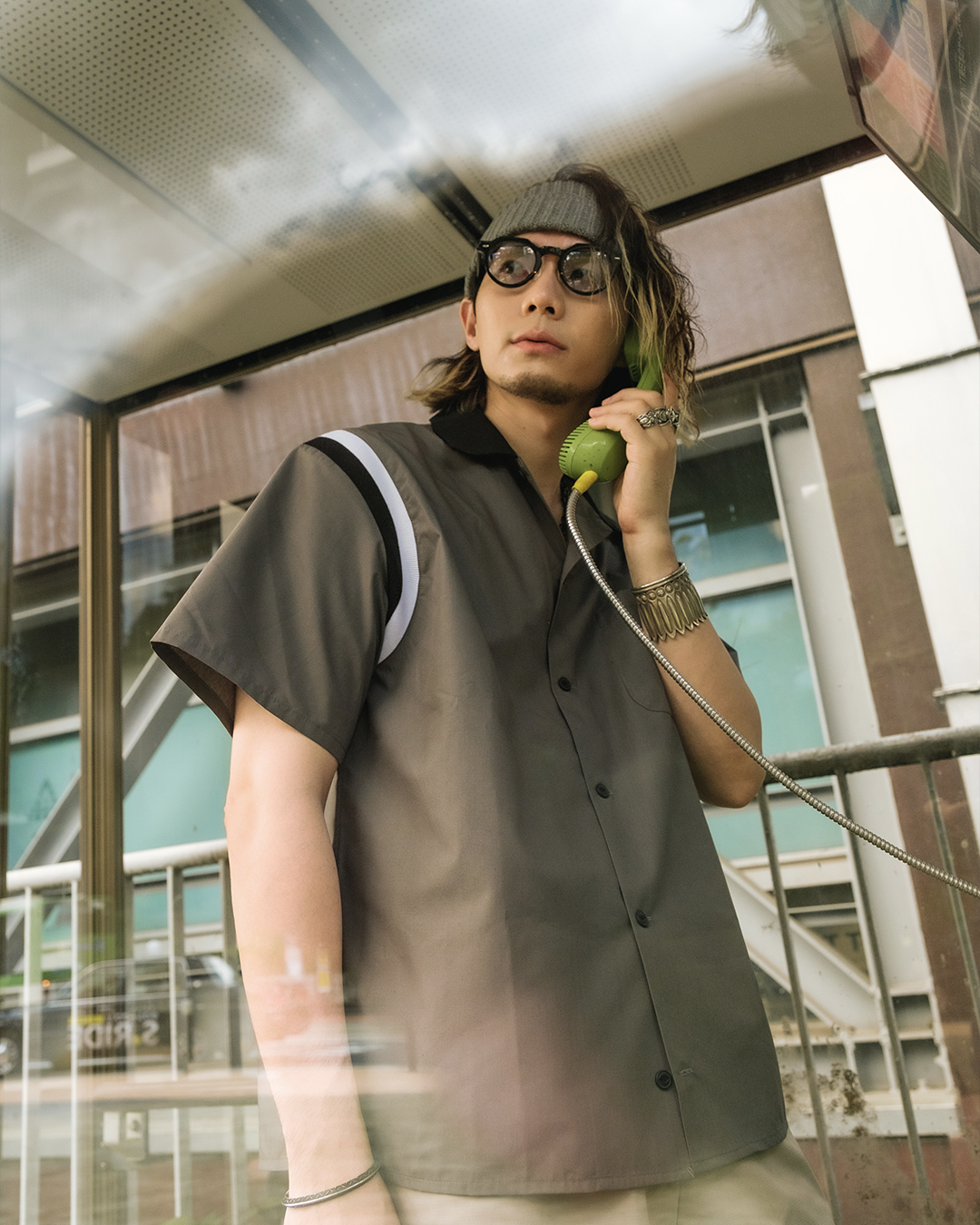 撞色羅紋 貓眼扣 品牌刺繡保齡球襯衫－低調鐵灰