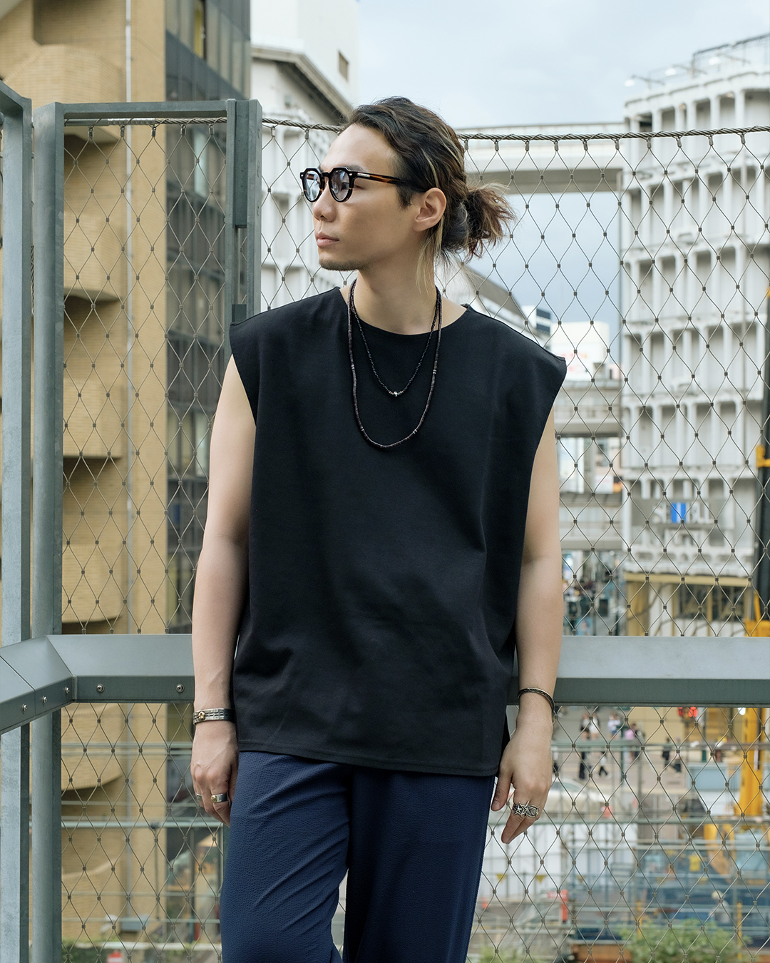 接觸冷感 無袖上衣 下擺前圓弧後方長設計(3way)－光澤黑