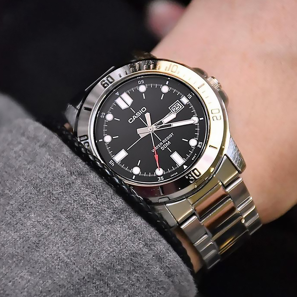 【CASIO 卡西歐】都市紳士 時尚雙圈 易讀 日期顯示 運動型 鋼帶 手錶 MTP-VD01D-1E