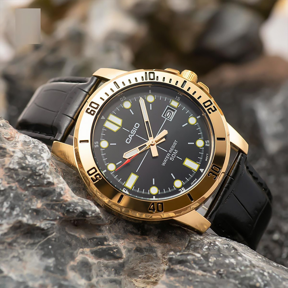 預購款【CASIO 卡西歐】經典 商務 雙錶圈 夜光 日期顯示 運動型 皮革 指針 手錶 MTP-VD01GL-1E