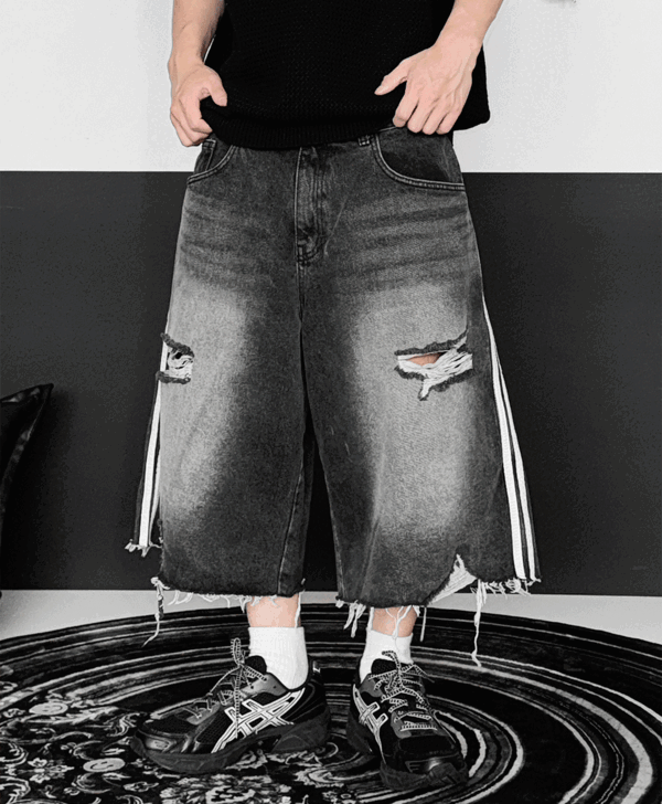 破洞寬大牛仔短褲