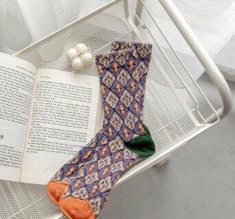 【3 pairs】Retro style three-dimensional pattern mid-rise cotton socks (wavy small squares)