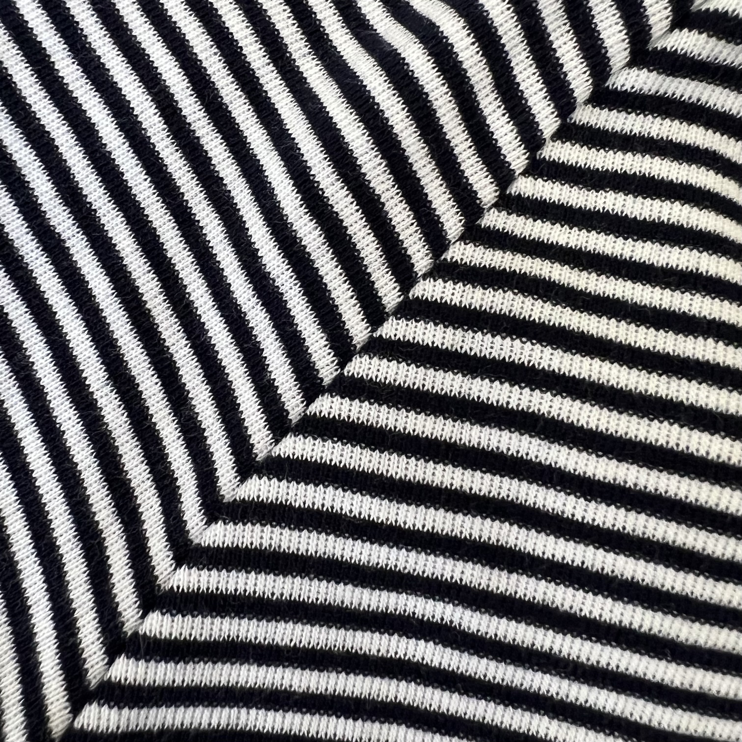 現貨 | 簡約合身間紋 T e e