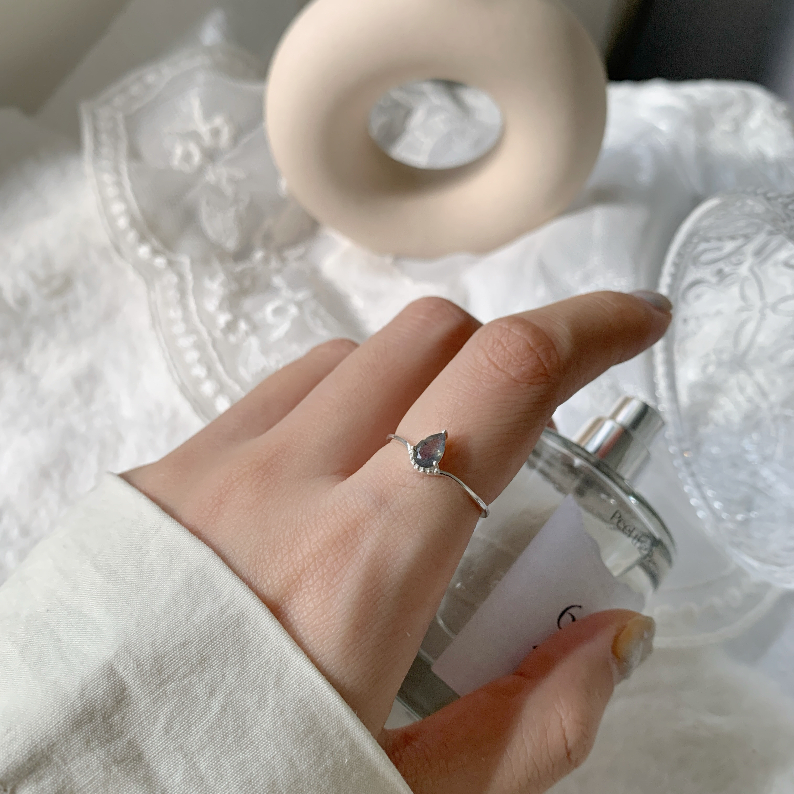 后冠水滴拉長石戒指