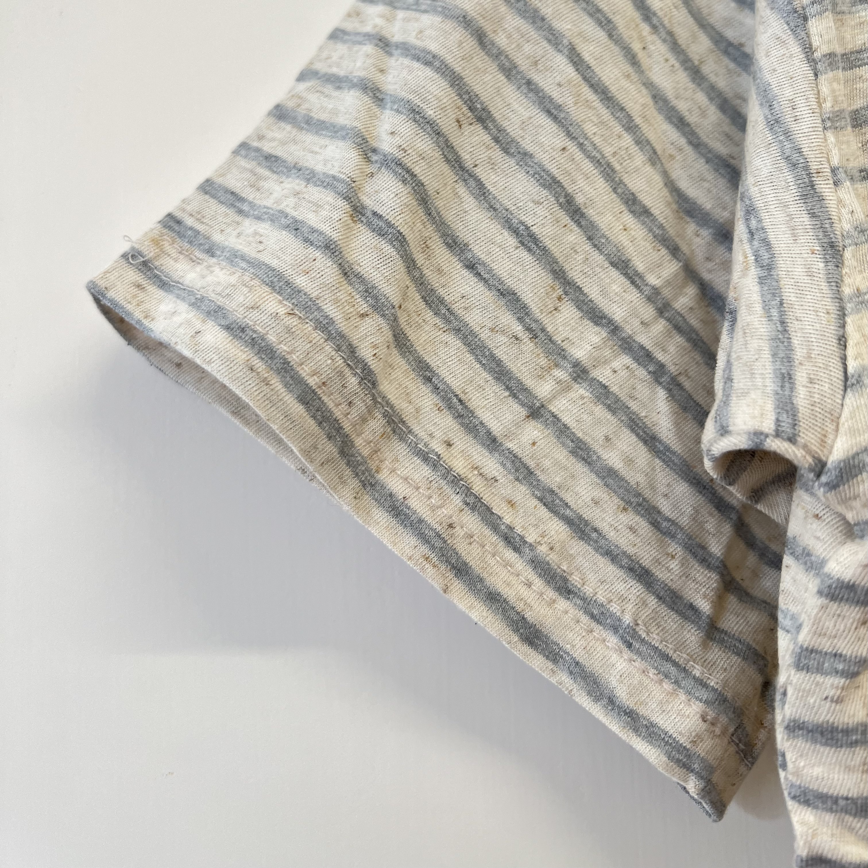 現貨 | 特別材質！混麻灰藍間紋 t e e