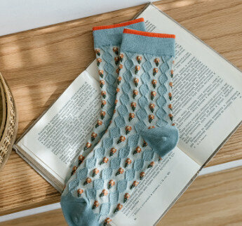 【3 pairs】Retro style three-dimensional pattern mid-rise cotton socks (fine lattice florets)