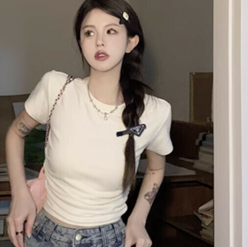 Waist solid color T-shirt (off-white one-size)】