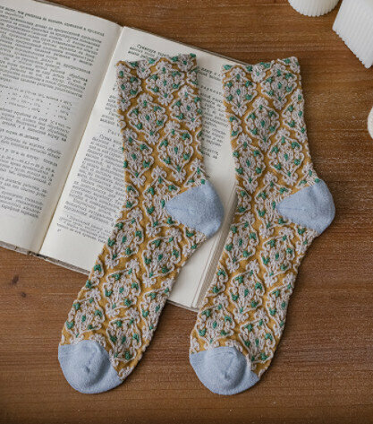 【3 pairs】Women's retro trend style mid-rise socks (green accent vintage)
