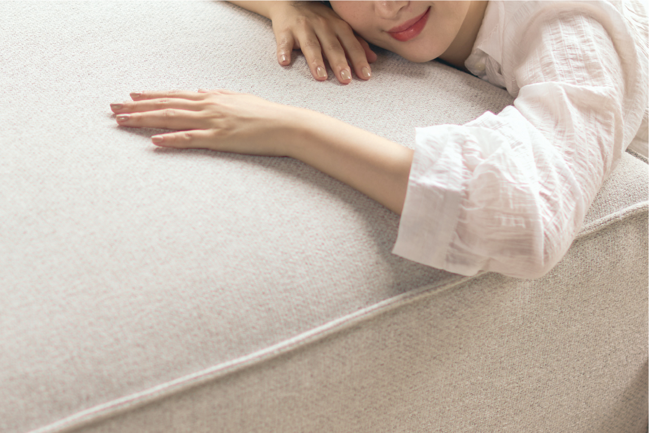 每天接觸肌膚的沙發面料，Days In主張使用回收親膚的材料，不管是針織布、防潑水、耐磨防貓抓、皮革、各種面料，Days In都親自嚴選測試，將最舒適親膚的面料呈現給妳。