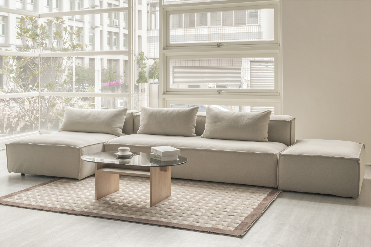 無束自由-主宰自己的人生、不被任何身份束縛，從不被年齡、身材、容貌、膚色所定義，大方自由的選擇自己喜歡的生活方式。運用鮮明色彩創造生活趣味，擺放個性選物及裝飾增添居家的個人特色，挑選俐落的車邊與方塊式的任意組合，妳就是妳自己的生活風格。