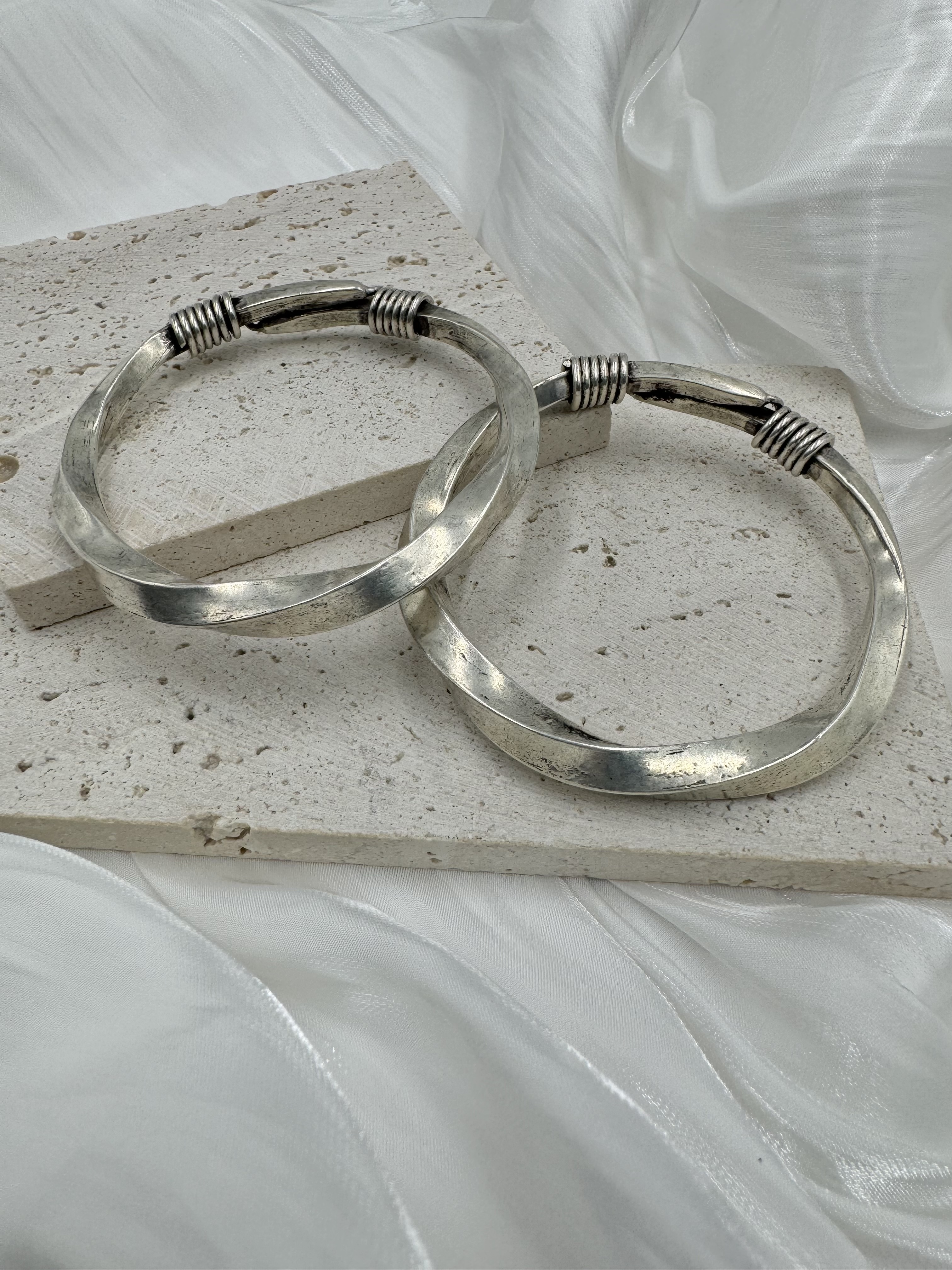 No.4(對)-手工藏銀扭紋手鐲6.3cm