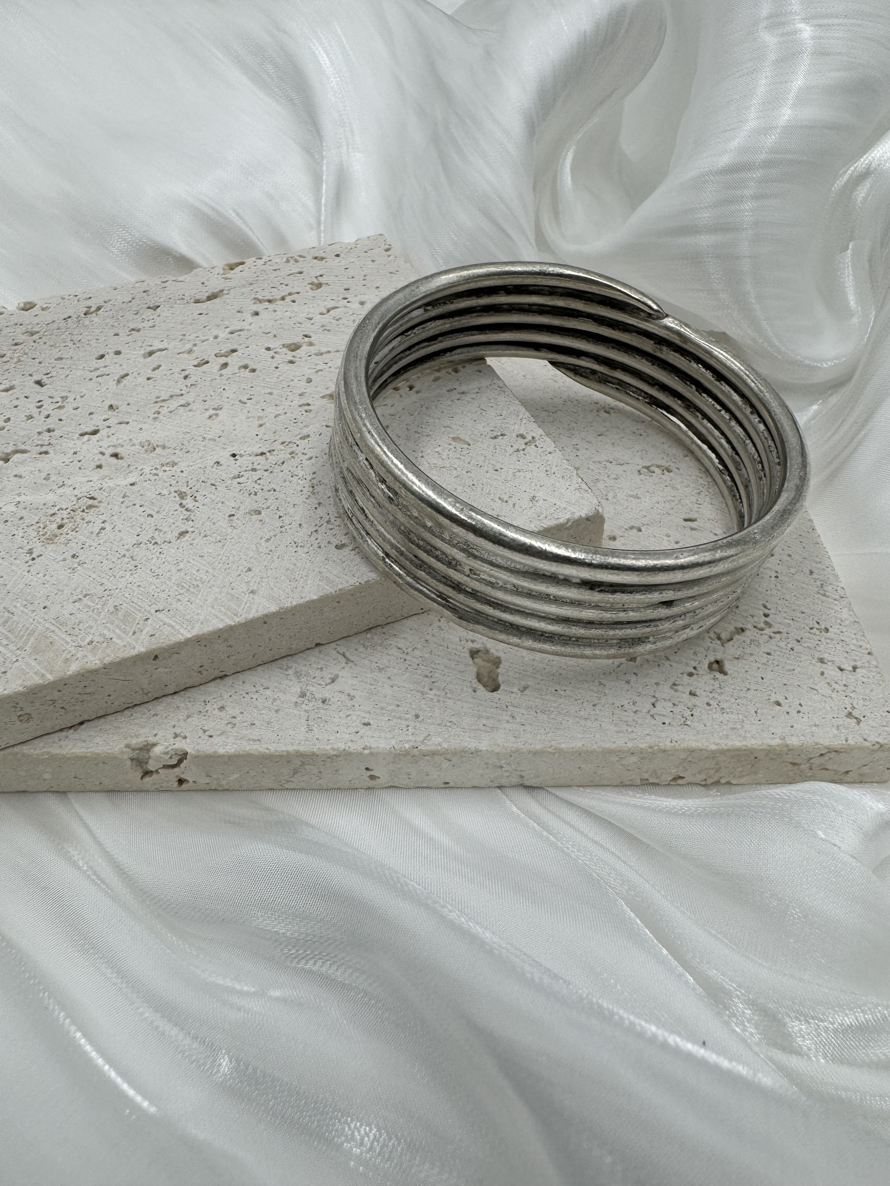 No.9(只)-手工藏銀五層圈手鐲6cm