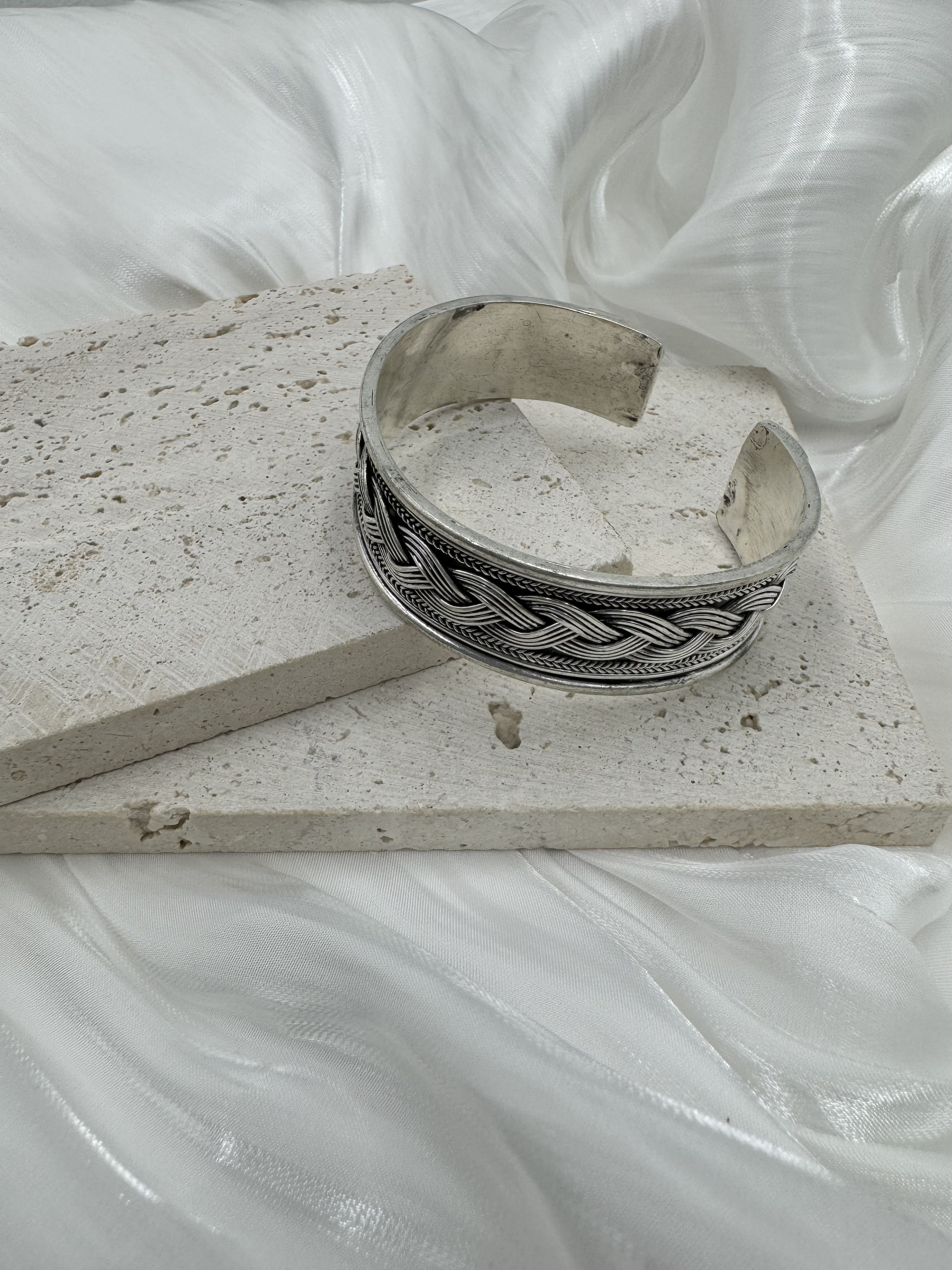 No.10(只)-手工藏銀扭絲編織窄手鐲