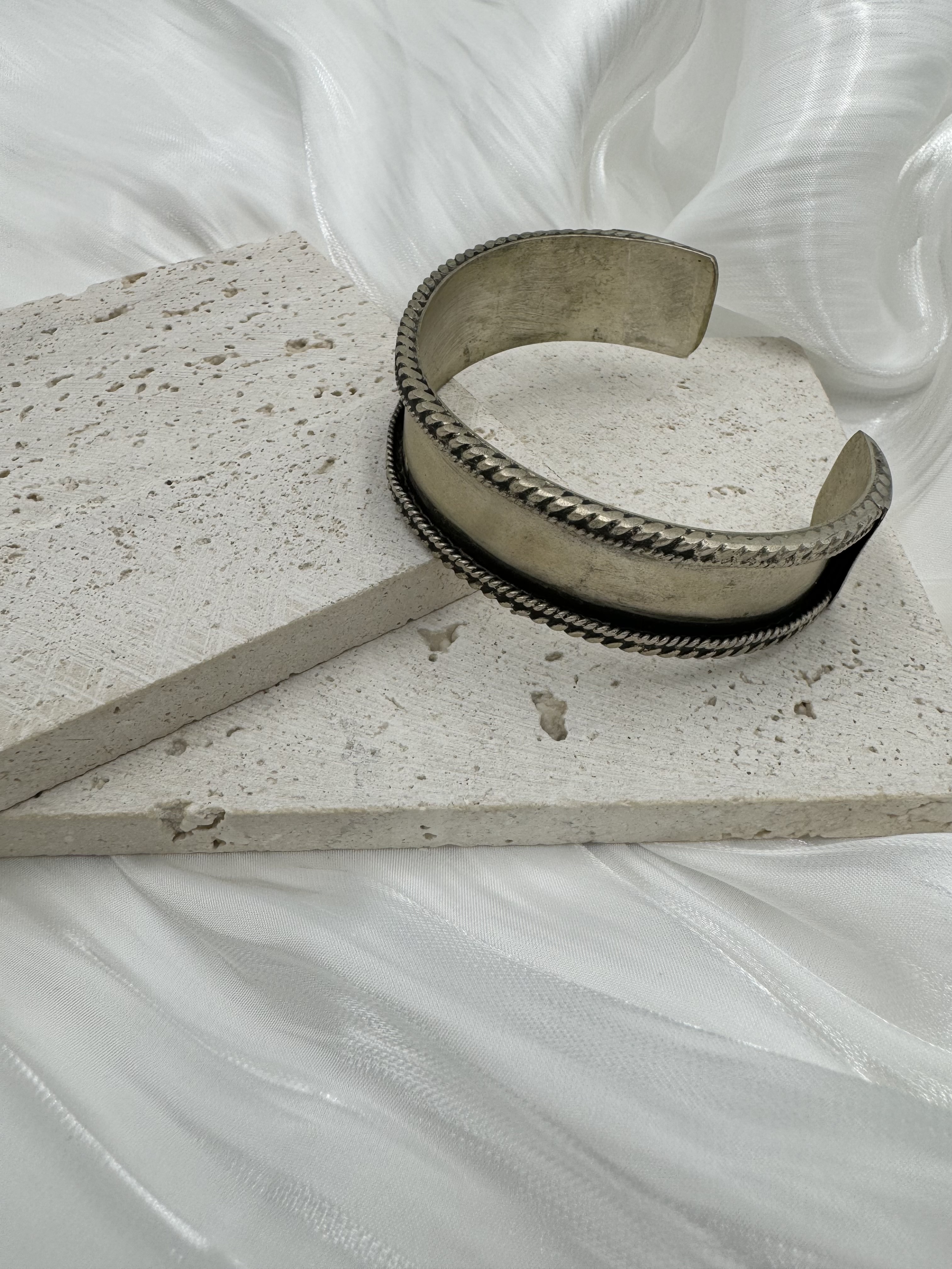 No.11(只)-手工藏銀空托面扭紋邊手鐲