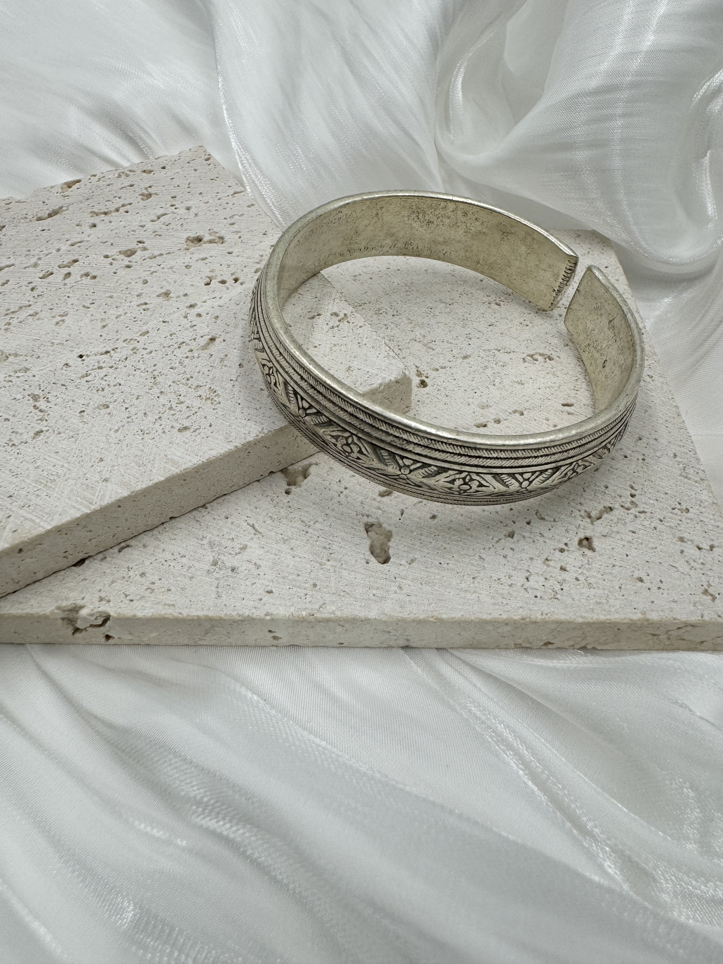 No.13(只)-手工藏銀面寬雕花可調式手鐲