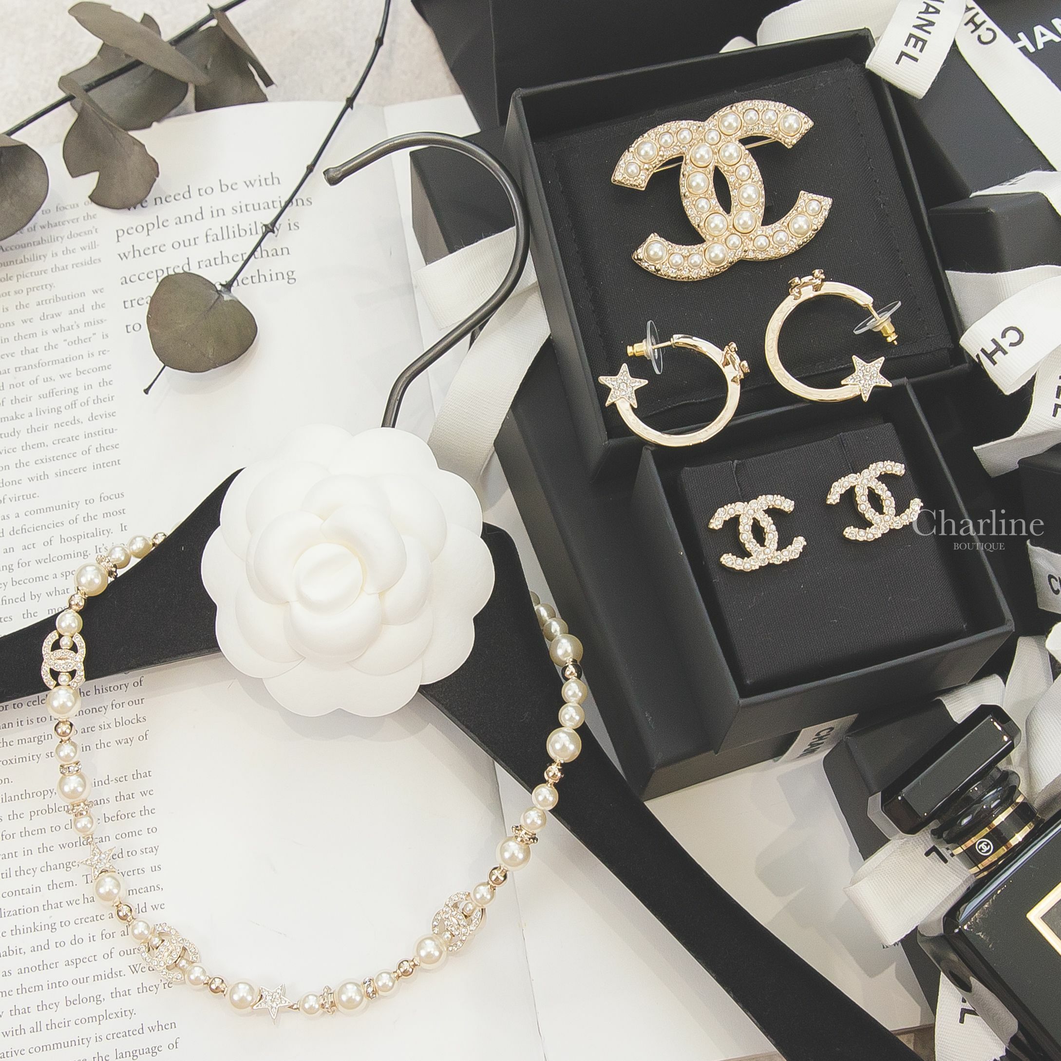 Chanel金色水鑽星星大小珍珠水鑽CC項鍊,Chanel金色水鑽CC星星圈型耳環,Chanel金色珍珠水鑽CC耳環,Chanel金色大小珍珠水鑽CC胸針-Charline Boutique 精品代購