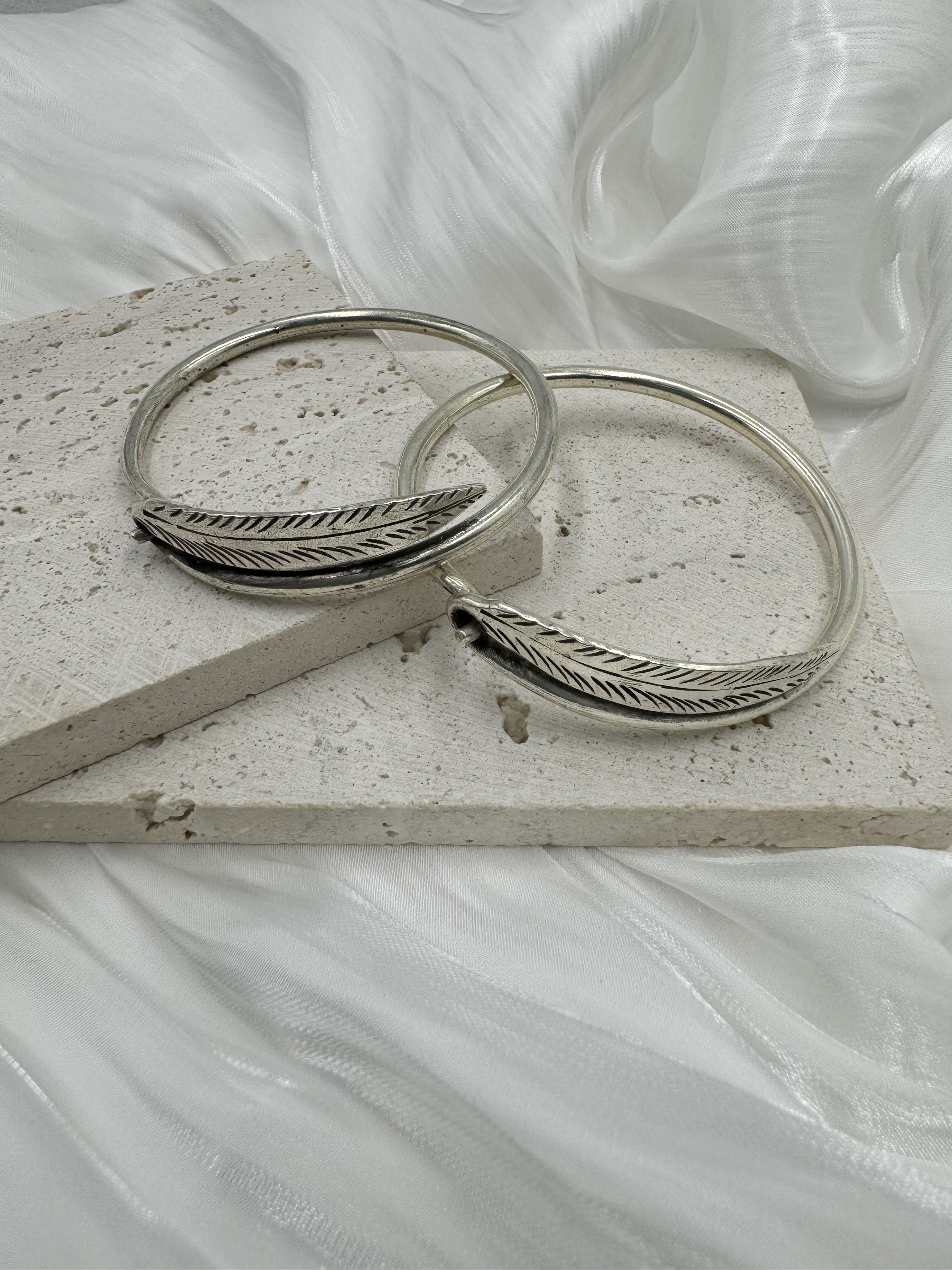 No.25(對)藏銀羽毛造型手鐲6.4cm