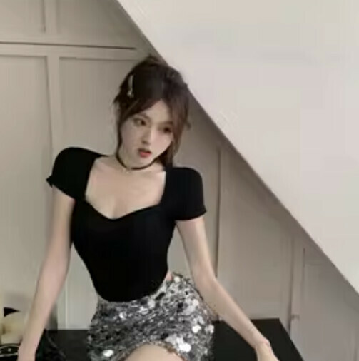 Crossover T-shirt (black backless one-size-fits-all)】