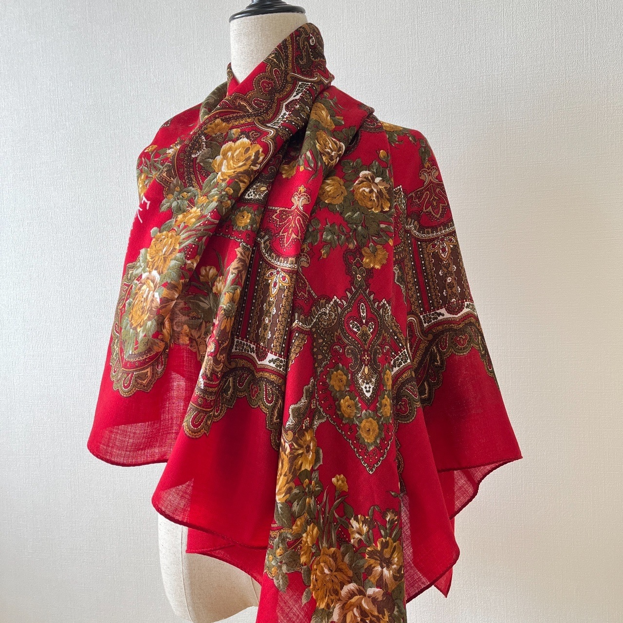 Vintage F.Vergano 紅色羊毛花花方巾