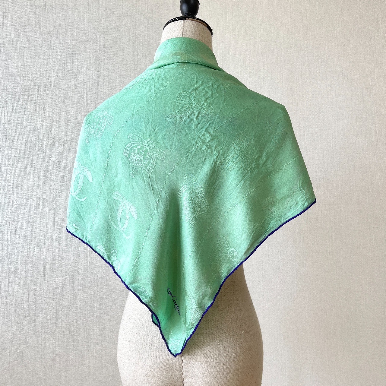 Must de Cartier水綠色暗花紋絲巾