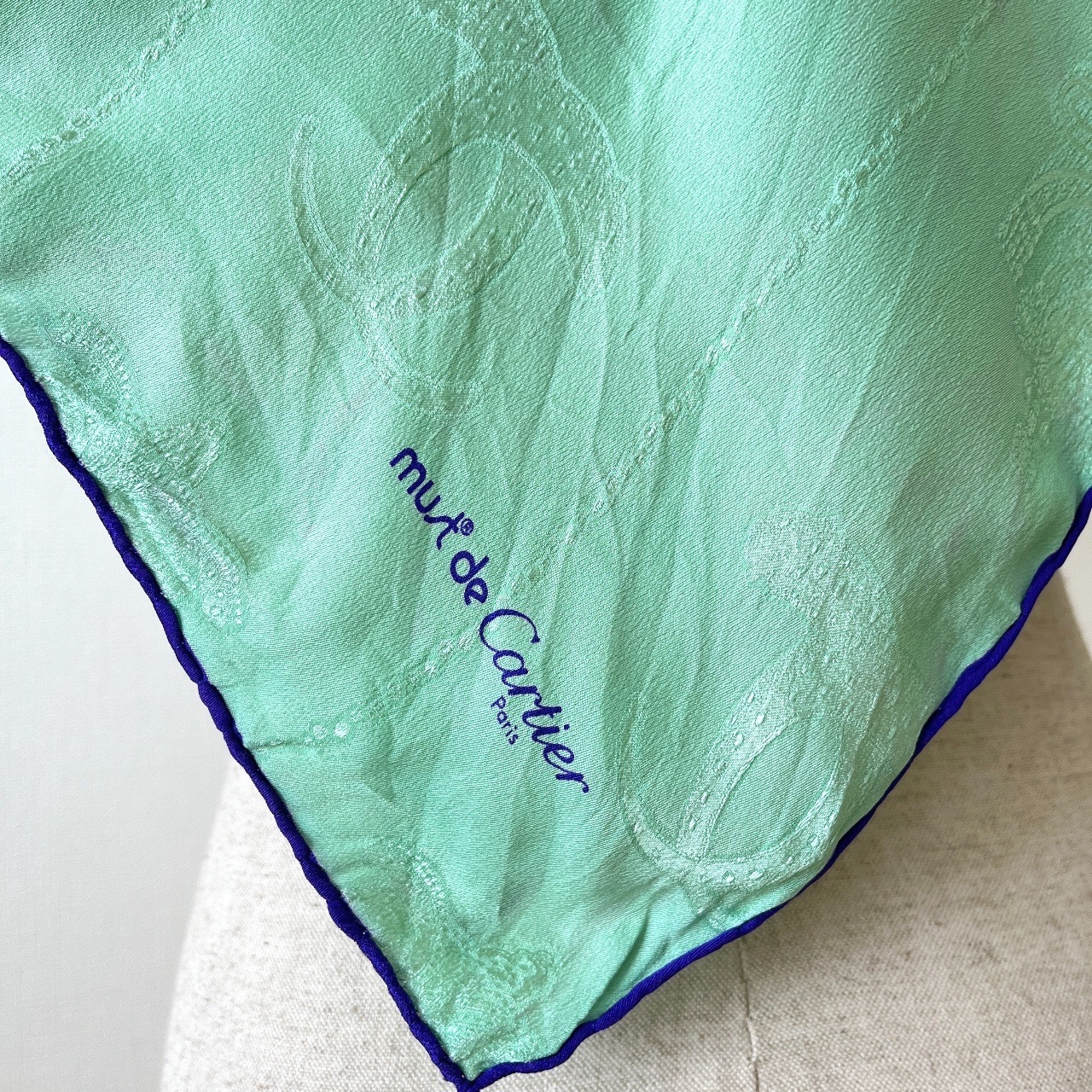 Must de Cartier水綠色暗花紋絲巾